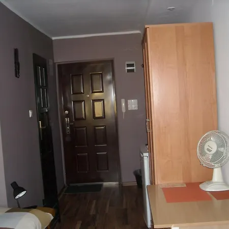 Samodzielny 2 Osobowy アパート *